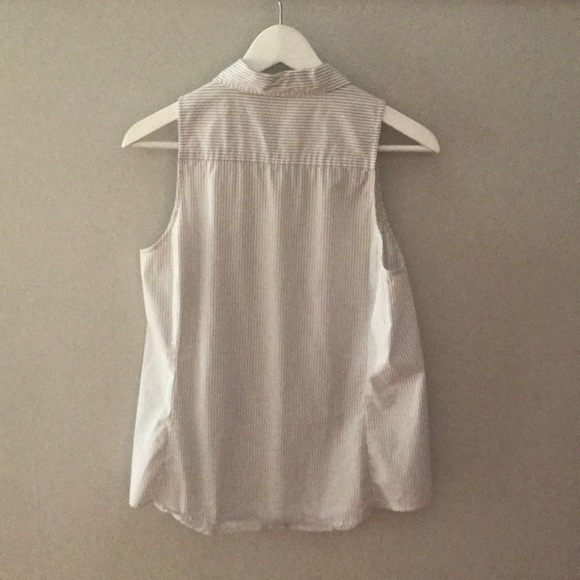 Sleeveless, pinstriped, button-up collared shirt - Picture 5 of 5